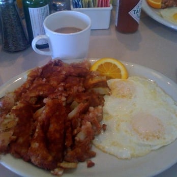 Piner Cafe - Super duper delicious corned beef hash (my favorite!!) - American Near Me - Santa Rosa, California