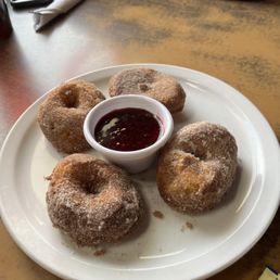 Cinnamon donut holes with raspberry jam Cinnamon donut holes with raspberry jam