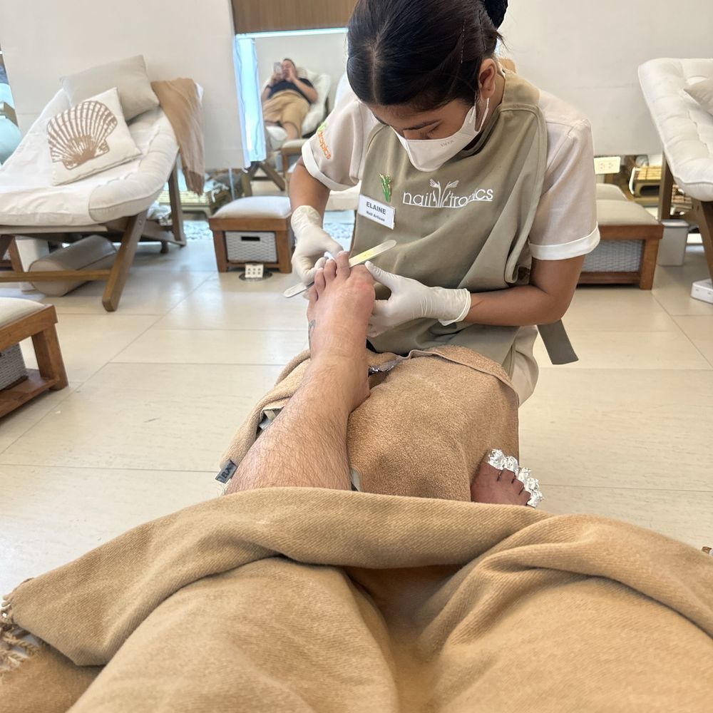 Elaine is a great nail specialist.