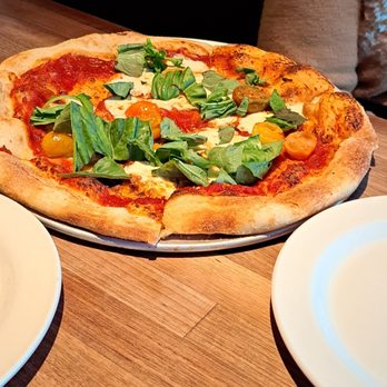 Yard House - margarita pizza - Bars Near Me - Pasadena, California Yard House - margarita pizza - Bars Near Me - Pasadena, California