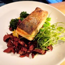 Margarete - Gebratener Label Rouge Lachs mit Fenchelsalsa und wildem Brokkoli (34 €)