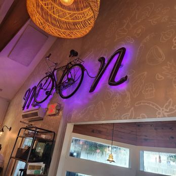 Moondog Cafe & Bakery - Decor - Cafes Near Me - Key West, Florida