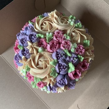 The Littlest Bake Shop - Beautiful floral icing - Bakeries Near Me - Kansas City, Missouri