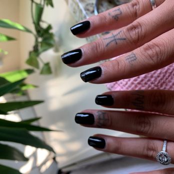 Solar Nails Spa - She got her gel nails done three days ago! And it's chipping by the layer the same night she got it done. - Nail Salons Near Me - Greenbelt, Maryland