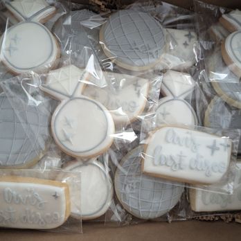 Suzie Q's Bakery - Custom Cakes Near Me - Corona , California Suzie Q's Bakery - Custom Cakes Near Me - Corona , California