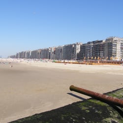 Marcel - Blick auf die Strandpromenade Blankenberge/ Marcel liegt ungefähr in der Mitte.