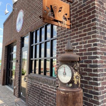 Antique Archaeology - Antiques Near Me - Le Claire, Iowa