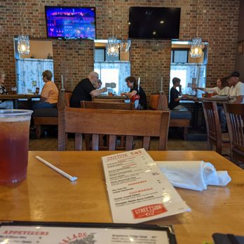 Streetside 62 - Dining area - Pizza Near Me - Washington Court House, Ohio Streetside 62 - Dining area - Pizza Near Me - Washington Court House, Ohio