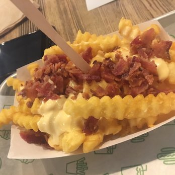Shake Shack Garden State Plaza - Burgers Near Me - Paramus, New Jersey Shake Shack Garden State Plaza - Burgers Near Me - Paramus, New Jersey