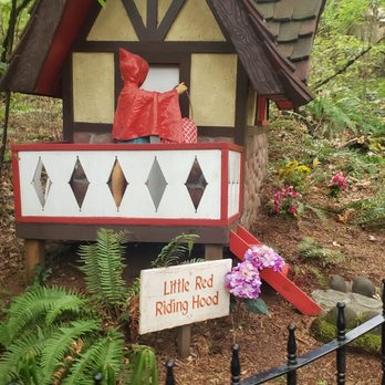 Enchanted Forest - Red riding hood - Amusement Parks Near Me - Turner, Oregon
