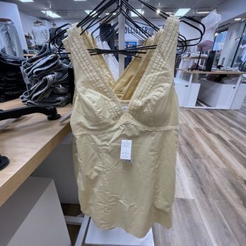 Hollister - 7.3.26 - Women's Clothing Near Me - Hanover, Maryland Hollister - 7.3.26 - Women's Clothing Near Me - Hanover, Maryland