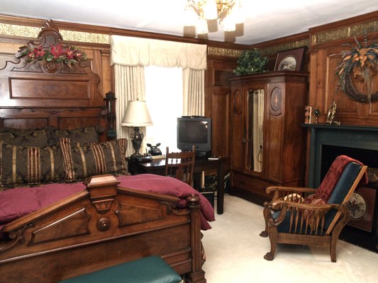 Brass Pineapple Inn by null