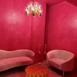 Dots Space - Individual themed Karaoke room
"Pink Pop room" up to 5ppl