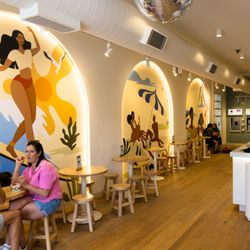 Yo-Chi - interior seating