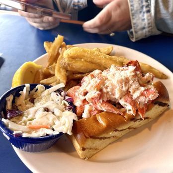 Boston Sail Loft - New England Lobster Roll - Bars Near Me - Boston, Massachusetts