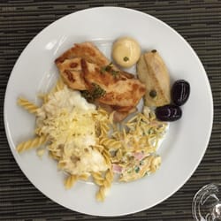Jantar buffet incluso na diária.