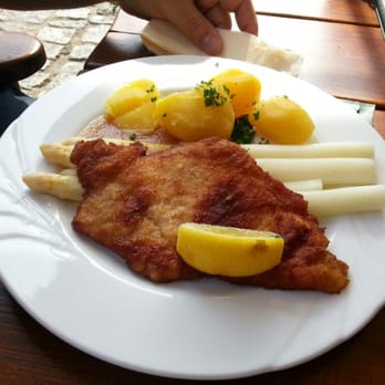 Jakobs-Hof Schäpe - Spargel mit Schnitzel - German Near Me - Beelitz, BB
