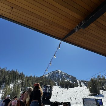 Canyon Lodge - Ski Resorts Near Me - Mammoth Lakes, California