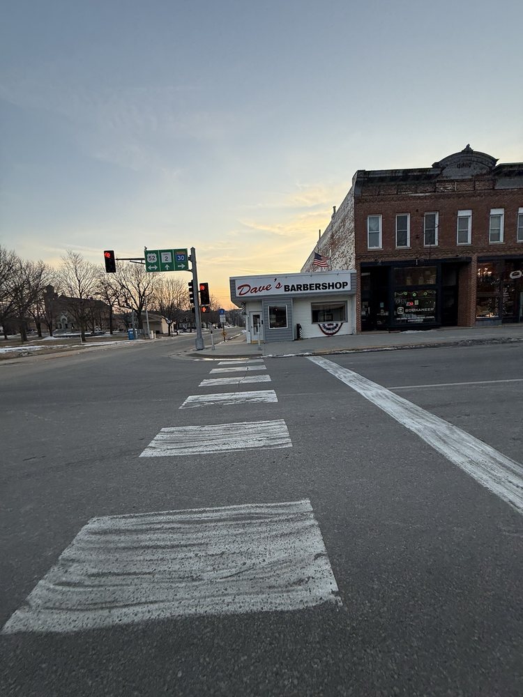 Dave's Barbershop Logo