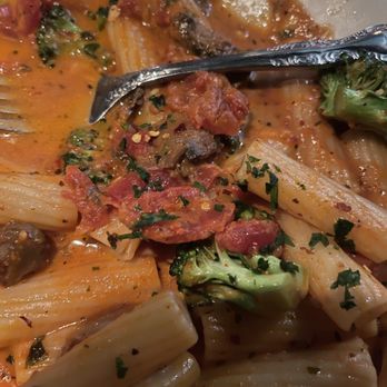 Castelli's - Pasta vegetarian - Italian Near Me - Palm Desert, California