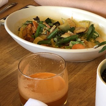 True Food Kitchen - Bowl with custom juice - New American Near Me - Denver, Colorado
