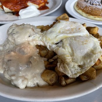 Hot Plate - Biscuits and gravy - Breakfast & Brunch Near Me - Minneapolis, Minnesota
