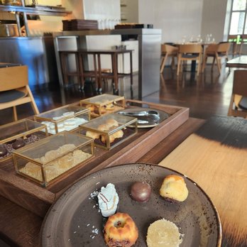 Field Restaurant - The dessert transition was FANTASTIC with the palate cleansing Apple Granita to the final sweets with Tea. - Czech Near Me - Prague, Puerto Rico