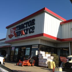 Tractor Supply - Front entrance