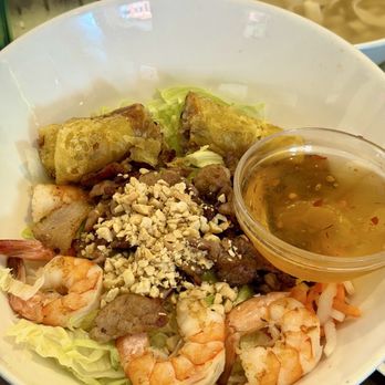 Pho B&T Viet Thai Restaurant - BBQ Pork, Spring Roll&Shrimp Skewer vermicelli bowl - Thai Near Me - Hamilton, Ontario