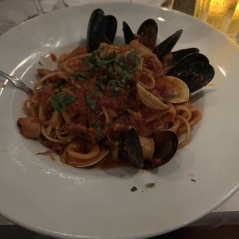Topo Gigio Ristorante - Linguine fruitti de mare - Italian Near Me - Chicago, Illinois Topo Gigio Ristorante - Linguine fruitti de mare - Italian Near Me - Chicago, Illinois