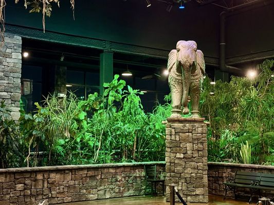 Hollywood Palms Cinema by null