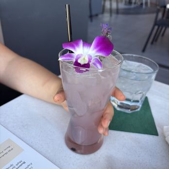 Chéri Rooftop - Lavender Sky mocktail - Lounges Near Me - Las Vegas, Nevada