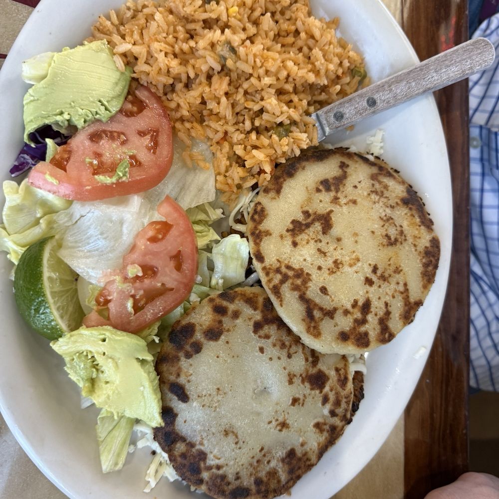25. Gorditas / 25. Gorditas Plate (2)