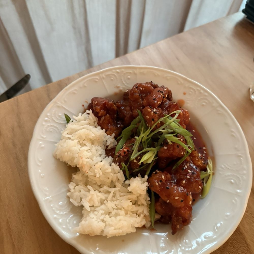 Brewery Bhavana - General Tsao chicken with jasmine rice - Dim Sum Near Me - Raleigh, North Carolina