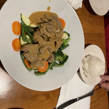 Siam Corner Thai Kitchen & Pho - Rama with beef - Thai Near Me - Windsor, Connecticut