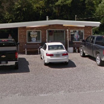 Barkley's Derry King - Outside of Barkley's Derry King - Ice Cream & Frozen Yogurt Near Me - Derry, Pennsylvania
