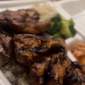 Tasty Korean BBQ - Spicy Bbq Chicken meal with broccoli, kimchi and bean sprouts - Barbeque Near Me - Virginia Beach, Virginia