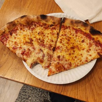 Garcon Super Slice Pizza Parlor - I eat small portions and te this all!! Thank you, Garcons. Clean and inexpensive restaurant. Chefs kiss - Pizza Near Me - Salem, Massachusetts
