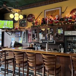 Brehon Pub - The place was packed when we first arrived. They're quick to bus the tables for new diners.