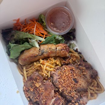 Que Viet - Garlic noodle and imperial roll entire - Vietnamese Near Me - San Francisco, California Que Viet - Garlic noodle and imperial roll entire - Vietnamese Near Me - San Francisco, California