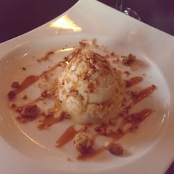 Restaurant 't Golfje - Vanille & Zeezout: parfait van vanille, karamel gerookte amandelen, macadamianoten en zeezout.