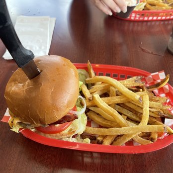 60's Cafe & Diner - Bacon Cheeseburger - Diners Near Me - Tualatin, Oregon