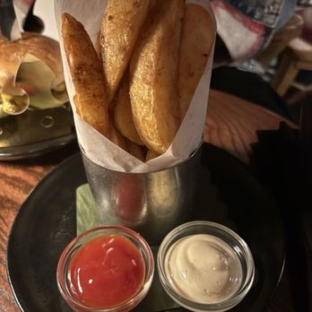 Saksey's - Cocktail Bars Near Me - Detroit, Michigan