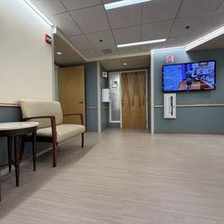 The Queen's Medical Center - POB III, Cardiology waiting room