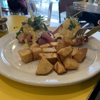 The Mad Hen - Eggs Benedict - Diners Near Me - Gibsons, British Columbia The Mad Hen - Eggs Benedict - Diners Near Me - Gibsons, British Columbia