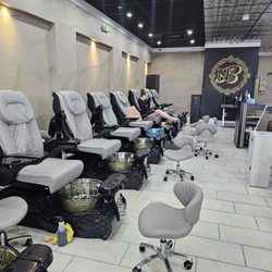 No.5 Boutique Nails & Spa - Pedicure chairs