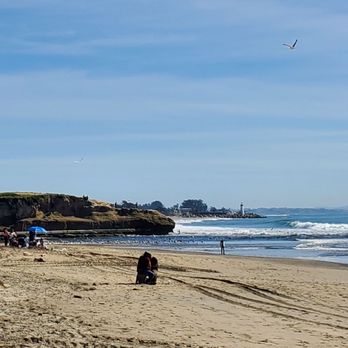 Main Beach/Cowell Beach - Views on the beach - Beaches Near Me - Santa Cruz, California Main Beach/Cowell Beach - Views on the beach - Beaches Near Me - Santa Cruz, California