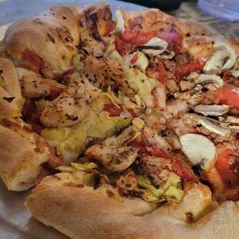 Hernando's Pizza Pub - Half Jerry's, half Sonoma. Both delicious. - Pizza Near Me - Winter Park, Colorado