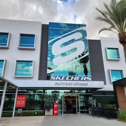 SKECHERS Warehouse Outlet - Entrance
