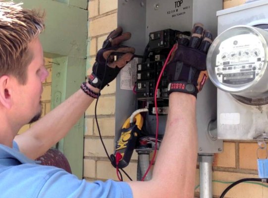 TopNotch Electricians Today Logo